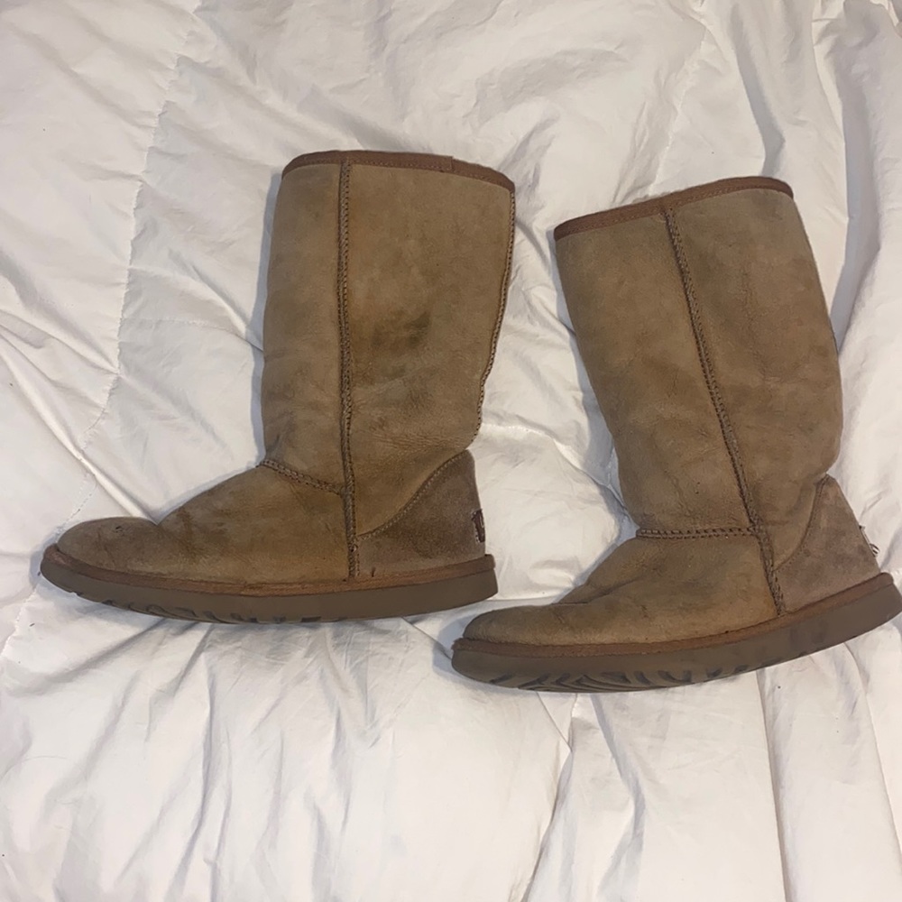 UGG Australia light tan Sherpa boots, size 6